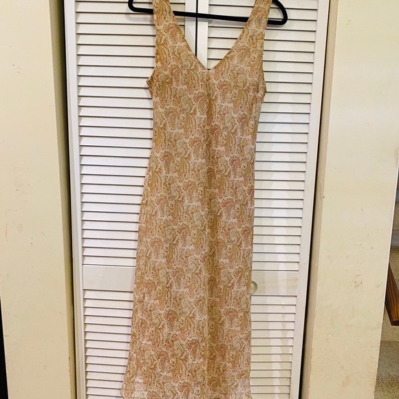 Q Dresses & Skirts - Q midi dress